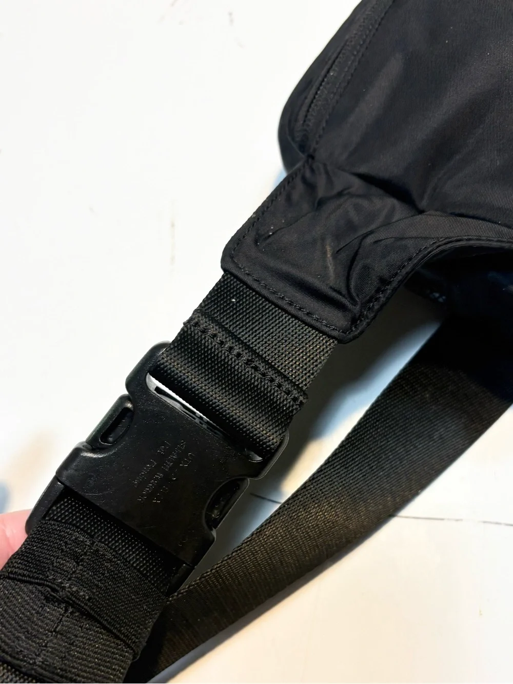 lululemon Everywhere Belt Bag 1L features a durable black nylon exterior